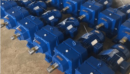 TRXF108-Y45KW-4P减速机TRXF108-E22KW-4P-2.64-M4-V可配速比差