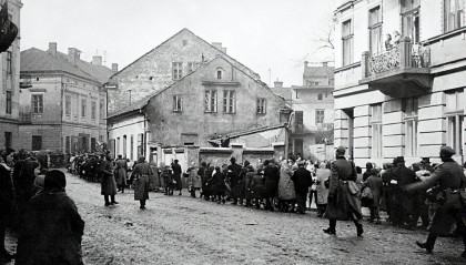 国家没钱的时候可以印其他国家货币吗？43年德国没钱时曾偷印英镑