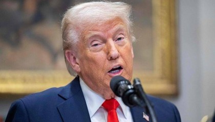 Trump Grants One-Month Exemption from Auto Tariffs to Canada and Mexico