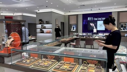 金价“狂飙”创新高！现在还能买黄金吗？