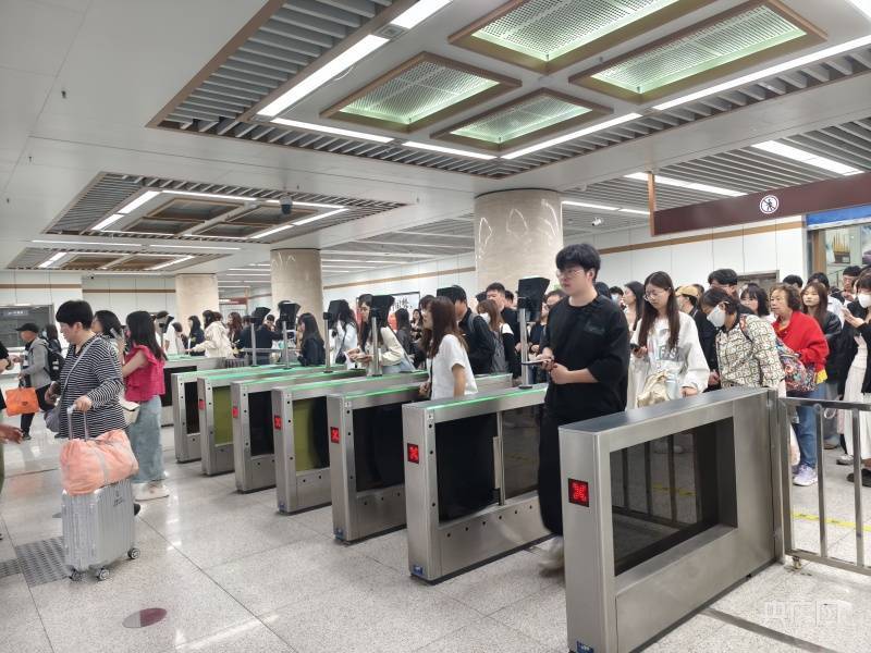“五一”假期前一天 国铁集团郑州局预计发送旅客75.5万人次