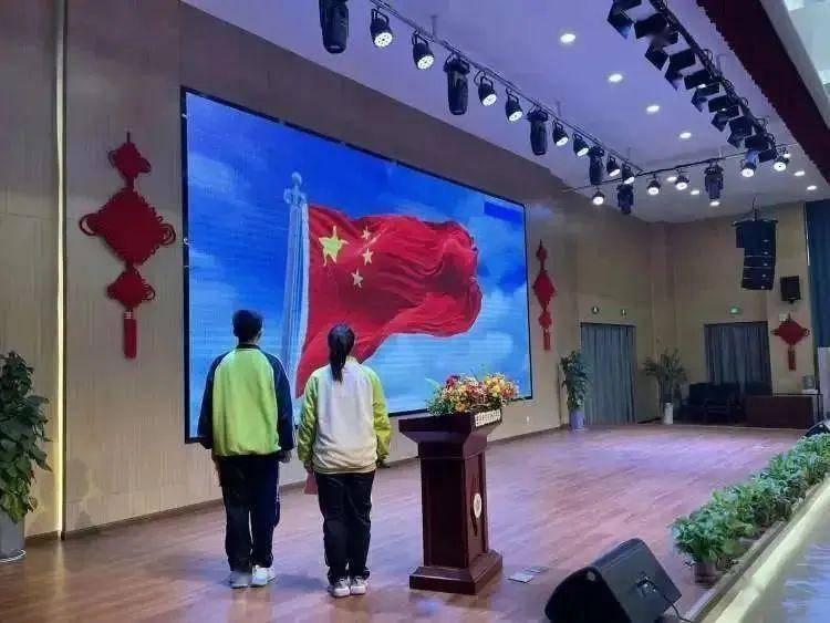 西航二中教育集团汉都新苑中学校区 举行初2024届一模表彰暨中考倒计时百天誓师大会