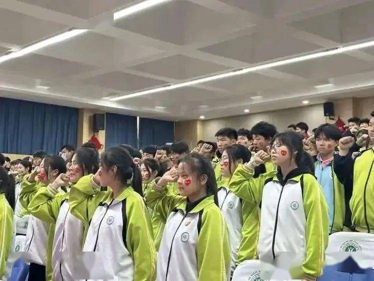 西航二中教育集团汉都新苑中学校区 举行初2024届一模表彰暨中考倒计时百天誓师大会