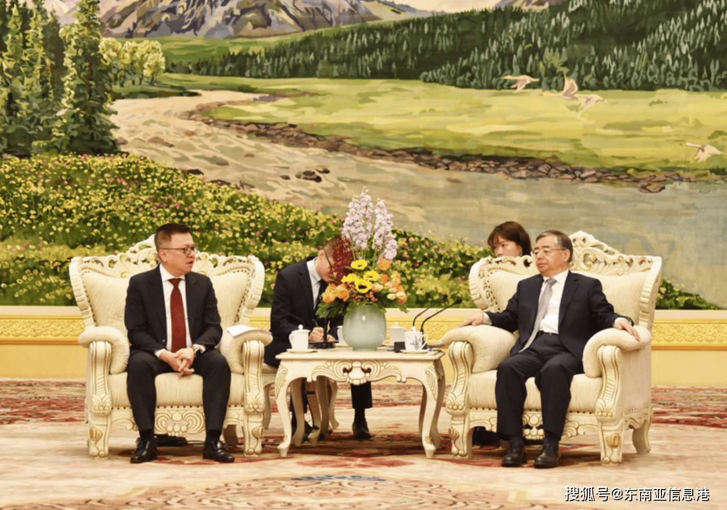 越南人民报与中国人民日报加强合作