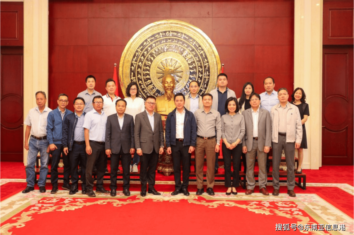 越南人民报与中国人民日报加强合作