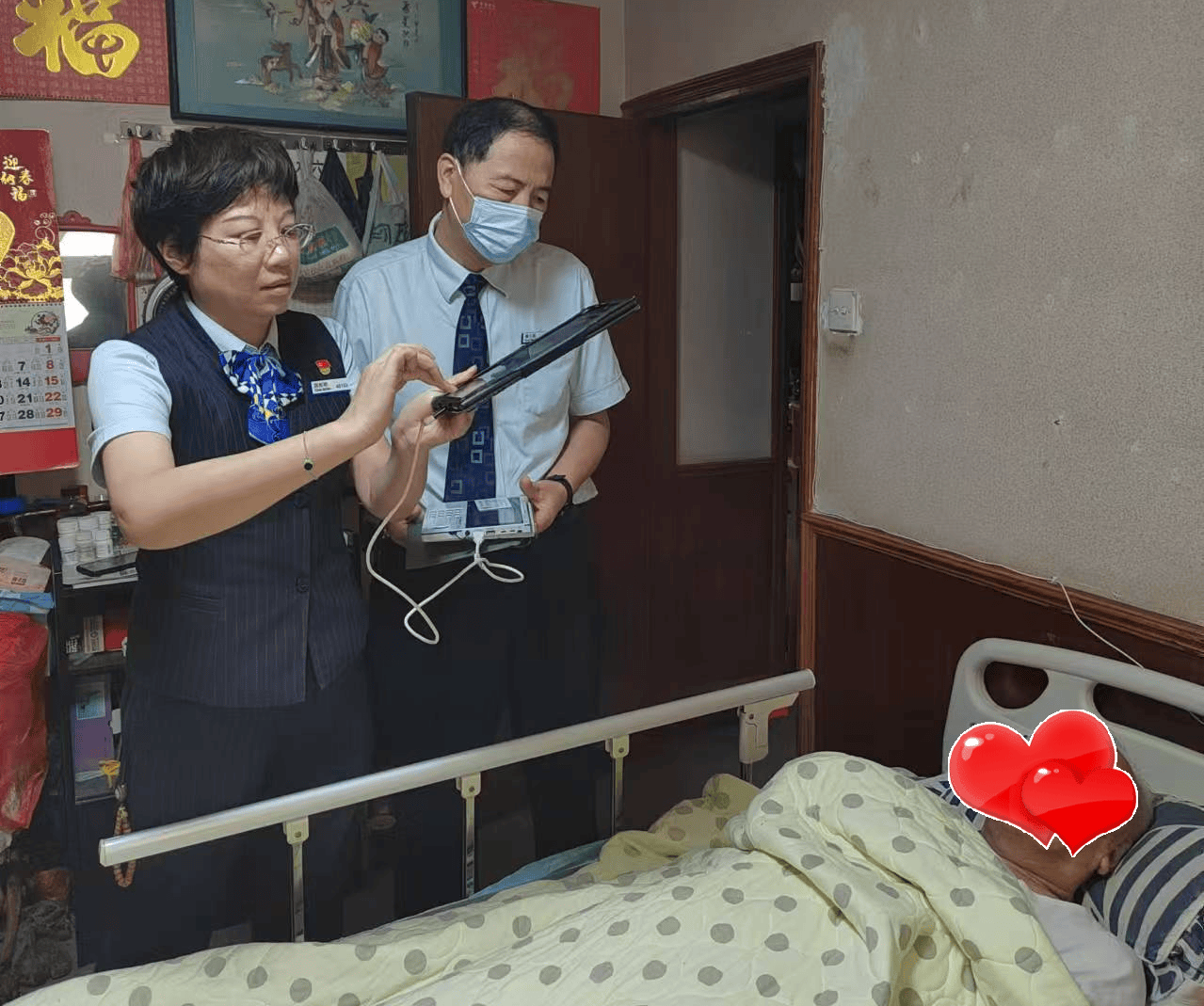 建行惠州文昌路支行上门为行动不便老人办理换卡业务