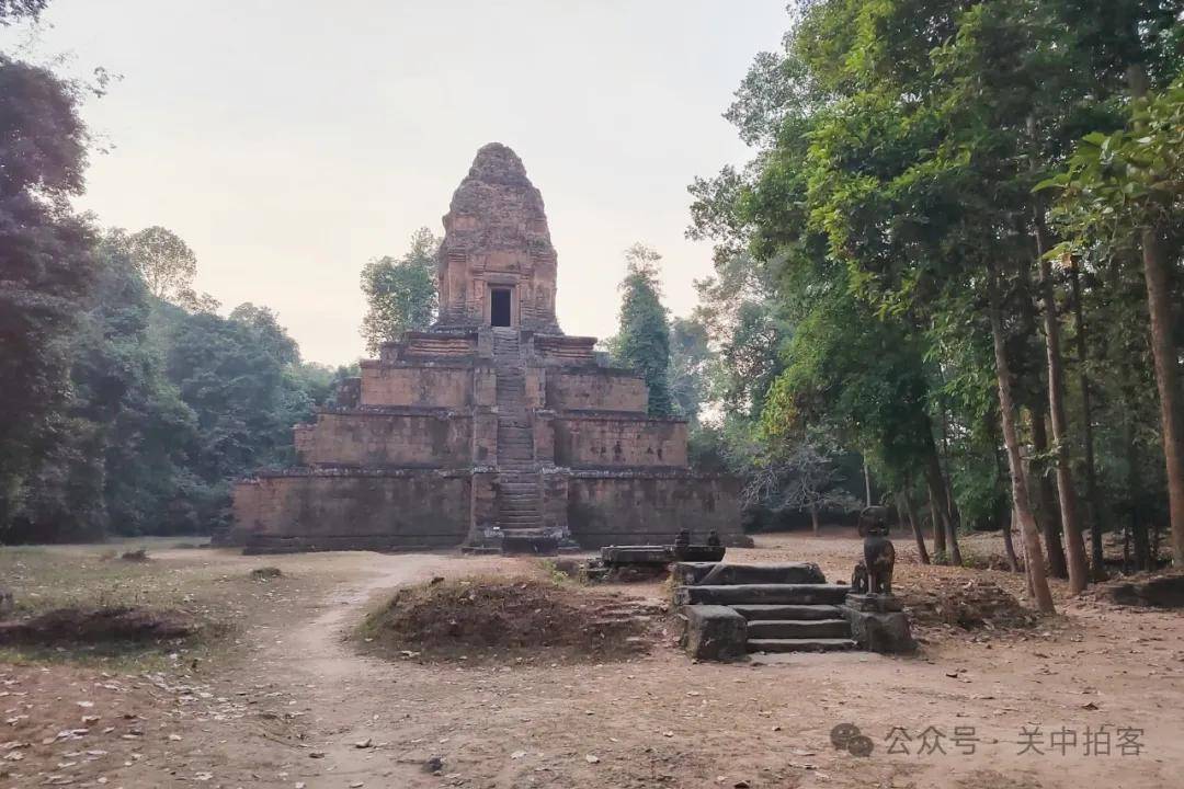吴哥古迹：走进通王城南门（Tonle Om Gate）