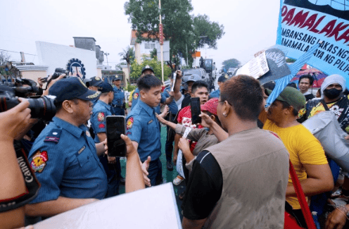 在台海虚晃一枪,福建舰急速南下,马科斯反应过来,菲方无法应对,美国来帮忙都没用