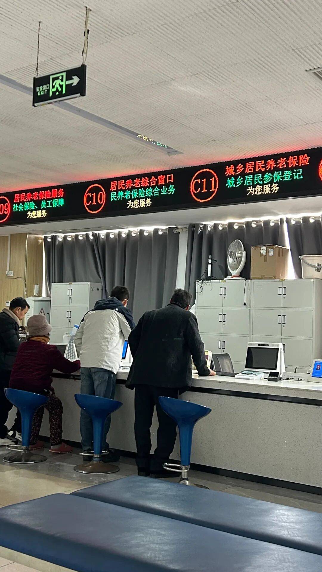 城市打工人，花十几万回村给父母补缴社保