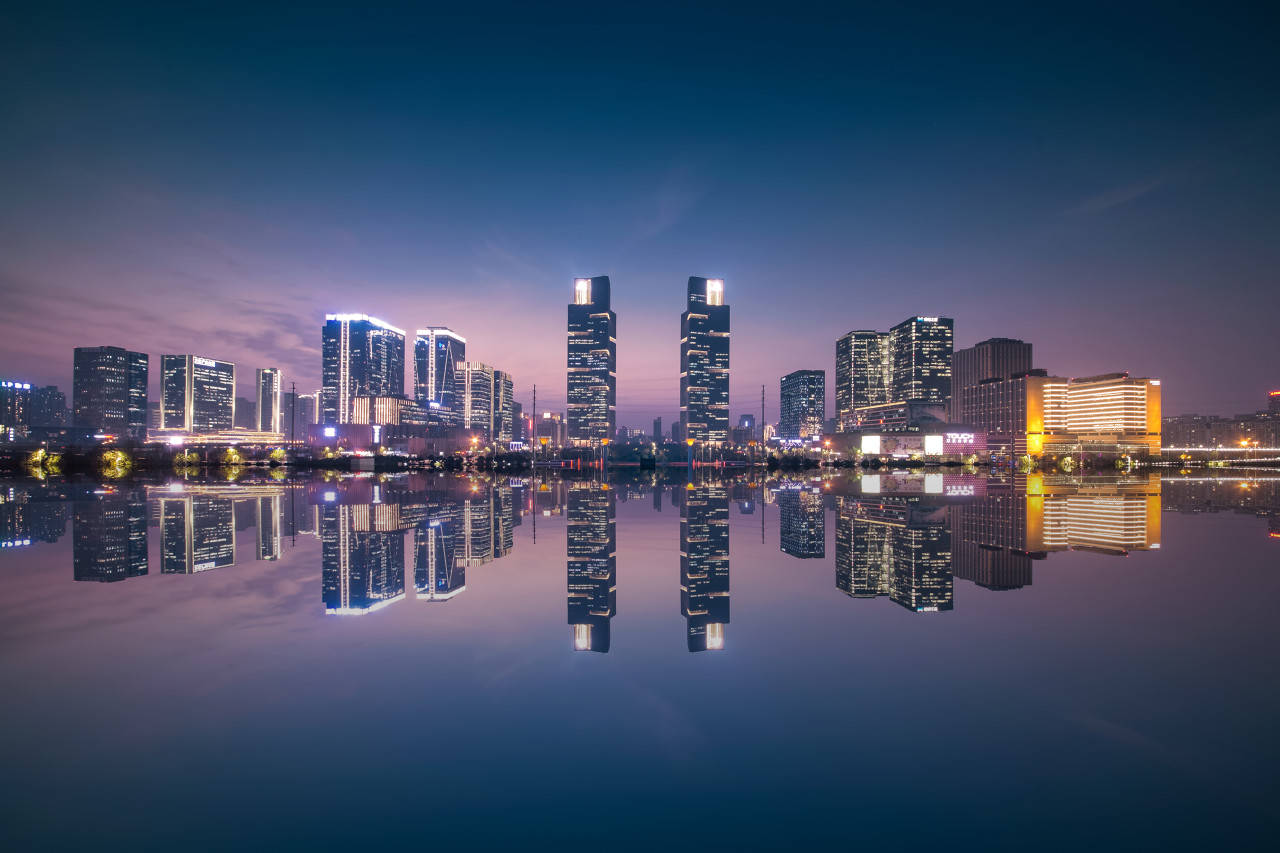 经济强市不断建新高铁站:至少“一城六站”,它们在下什么棋?