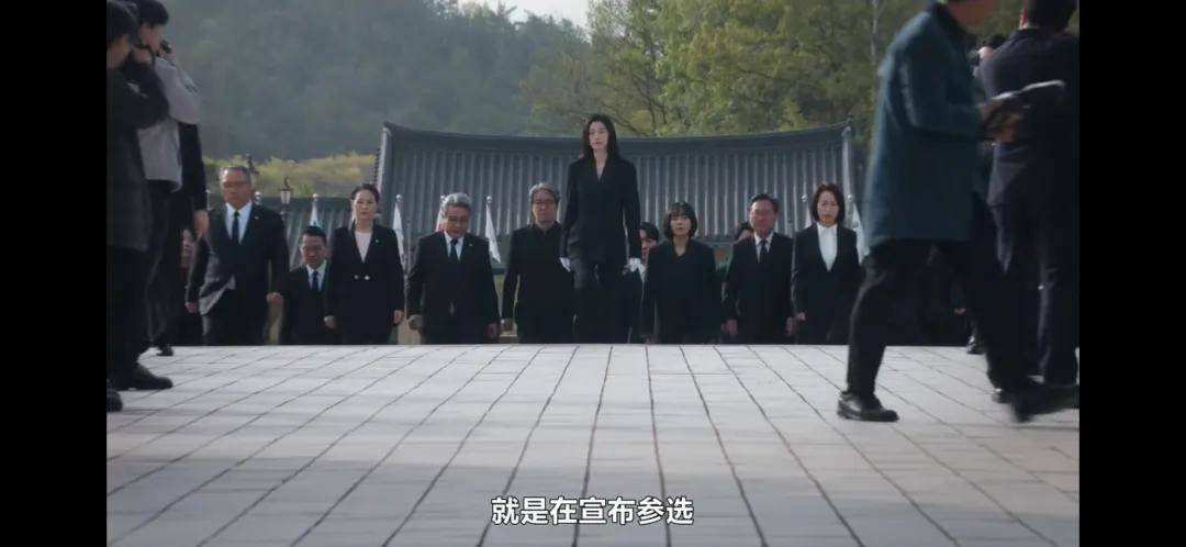 44岁要去“竞选总统”的全智贤，穿衣风格都变了！