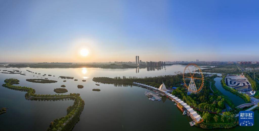 宁夏银川:城在湖中城愈美 湖在城中湖更秀