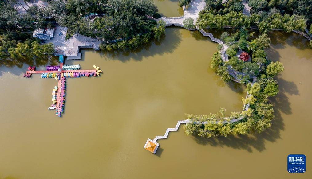 宁夏银川:城在湖中城愈美 湖在城中湖更秀