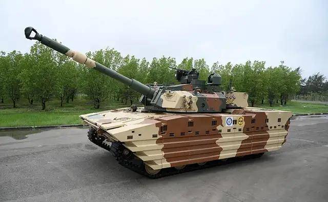 10艘核动力战舰，2200台新坦克！印度公开军备计划，真能实现？