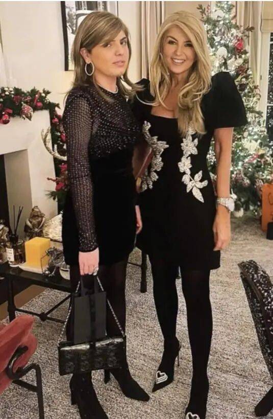 希腊航运巨头28岁女继承人在家中死亡，疑被虫类叮咬后发病，涉事医院承认犯下严重错误