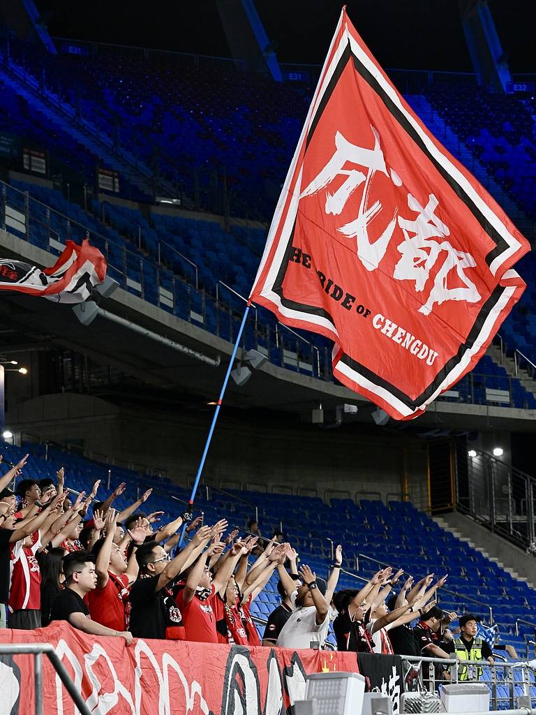 韩媒：成都蓉城球迷向蔚山球员投掷水瓶 或遭亚足联处罚