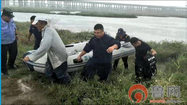三名男子大沽河钓鱼被困河中央 胶州蓝天救援队紧急救援脱险