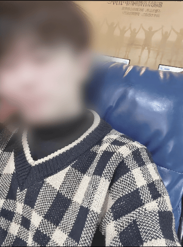 监控曝光!山西一男子因前女友拒复合持刀闯入家中,女子哥哥在家门口遇害,案件近日将开庭