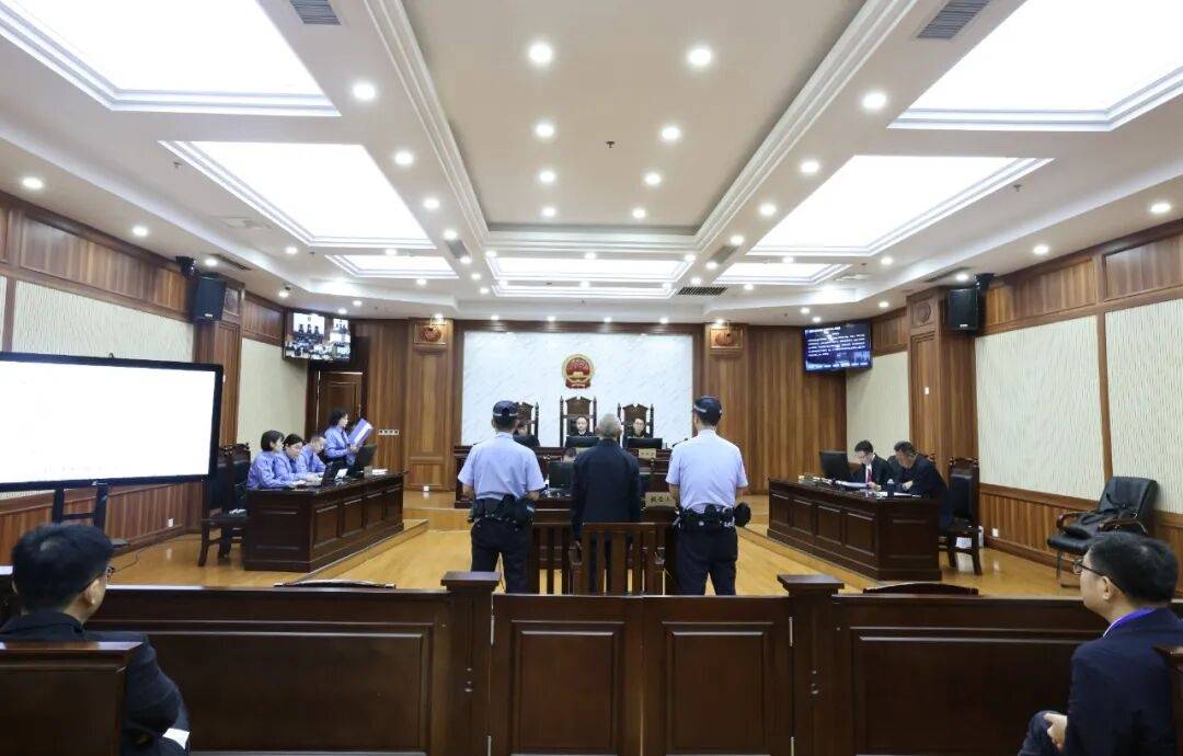 受贿2207万余元，贵州省人大常委会法制工作委员会原副主任陈少荣受审，今年1月被查