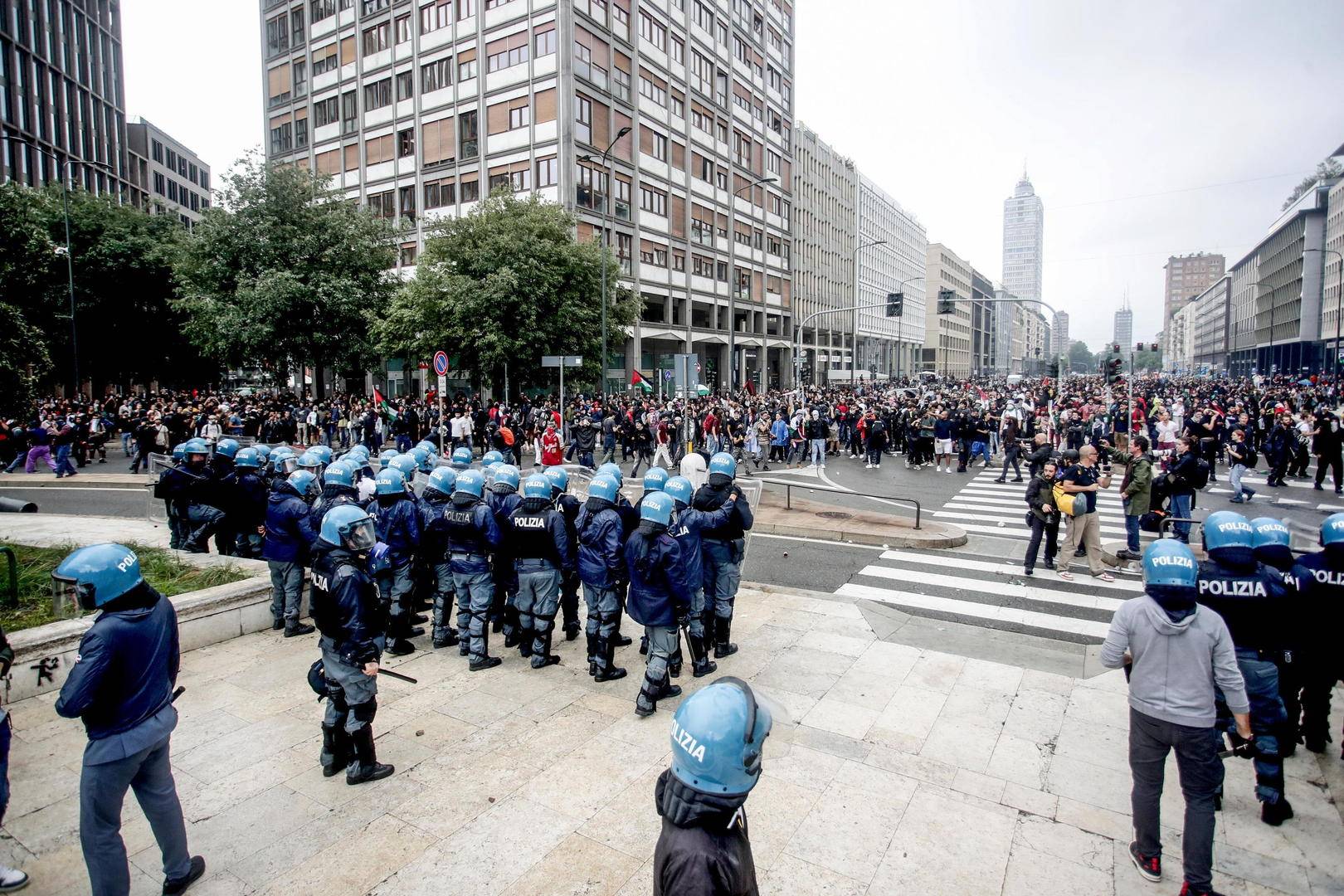 英法加澳承认巴勒斯坦国后，数万意大利人走上街头声援加沙：该做出改变了！