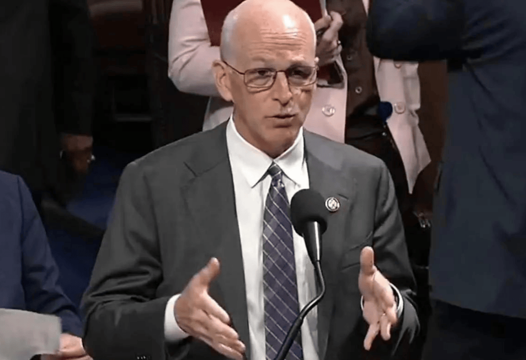 福建舰刚有大动作，美国访华团提一个请求，我国回应亮了！