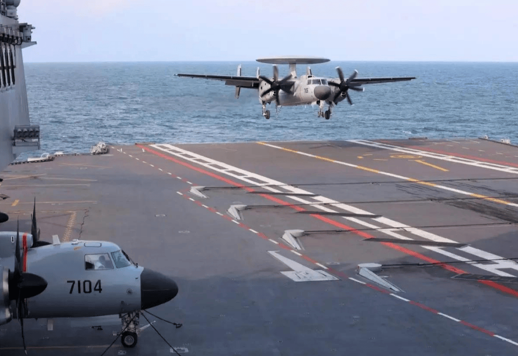 福建舰刚有大动作，美国访华团提一个请求，我国回应亮了！