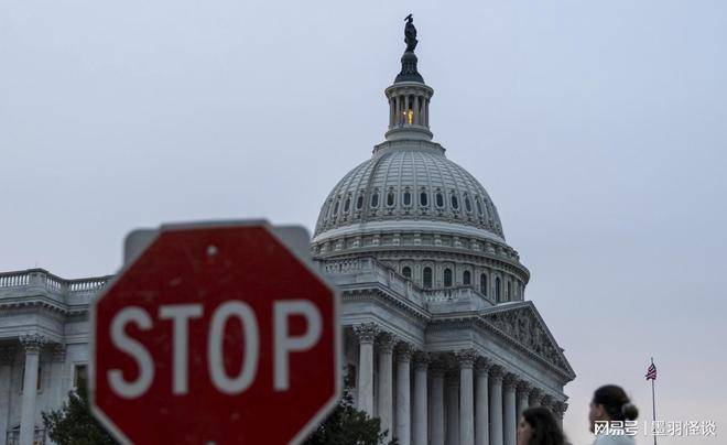 美国政府停摆，唯独一个部门却全员带薪上班！资金人员全是谜