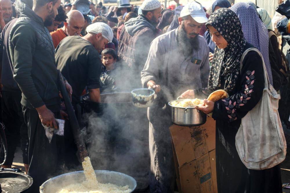 人道物资沦为战争货币!联合国报告撕开残酷真相:每车援助仅12%抵达平民手中