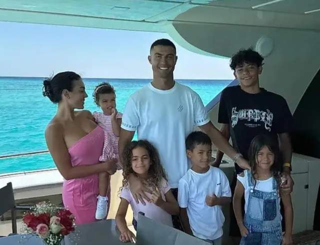 太牛了!C罗去年年收入18亿人民币,平均1秒钟赚59元