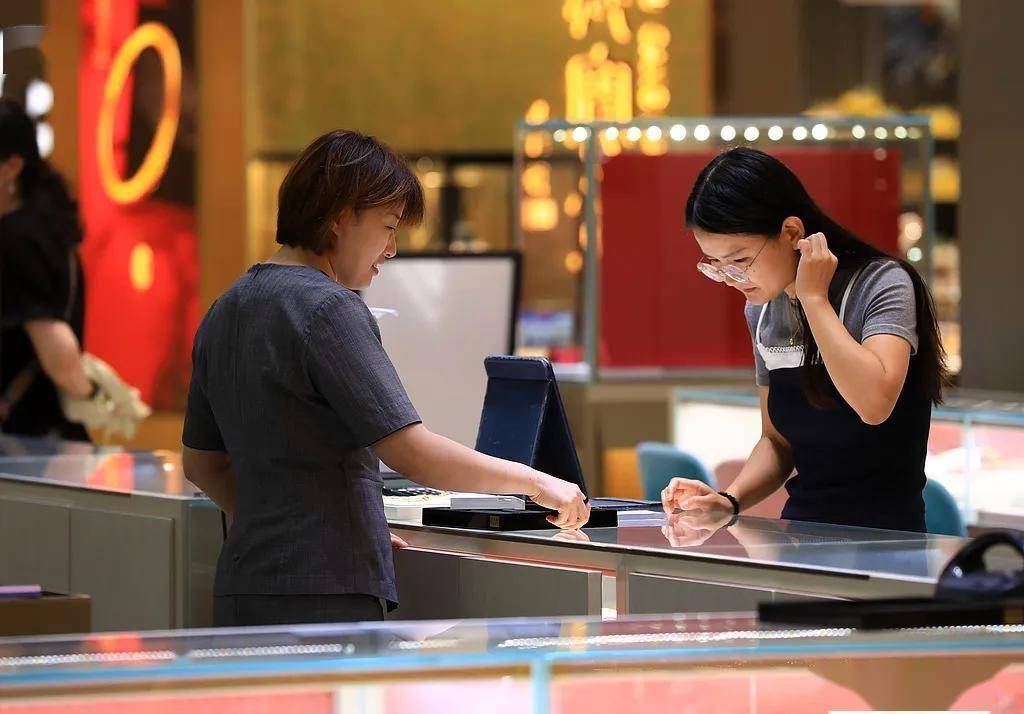 黄金逼近3600美元，还能买吗？